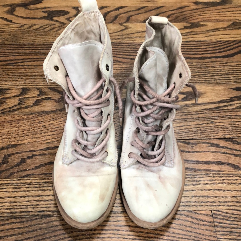 Size 38 BARELY WORN LACE UP BOOTS (cream)